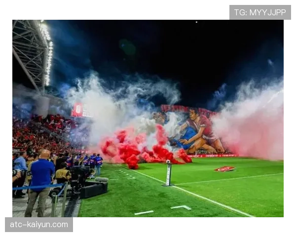 弗拉西球场因球迷投掷烟雾弹中断比赛15分钟